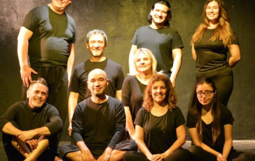 Actores de Arlequino Correntino, obra en la que participó Cristian Velázkez