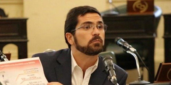 “El nivel de entrega de bienes del estado es absolutamente extraordinario hacia los amigos”